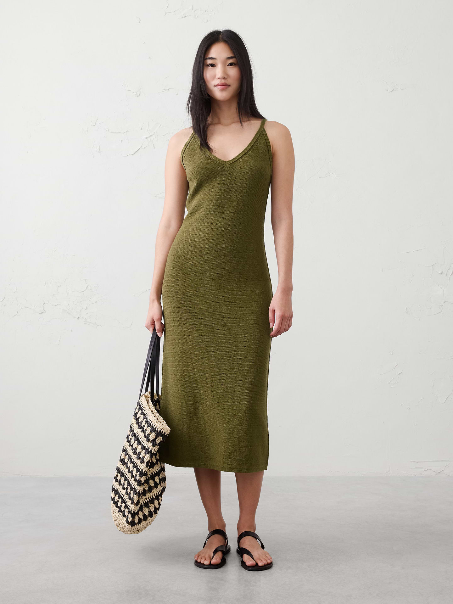 Image 1 of 1, Crew neck. Sleeveless., Fitted at the waist., Straight hem., Made exclusively for Banana Republic Factory., Product #857507