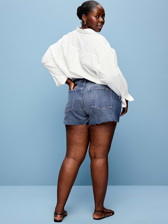 Short OG profilé en denim à taille haute à ourlet coupé, entrejambe de 4 cm