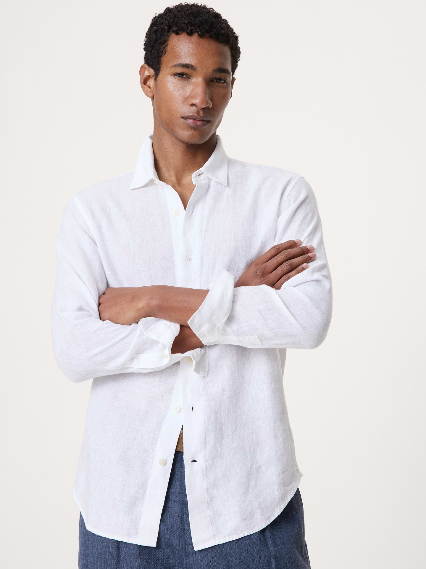 L'image numéro 1 présente Chemise ajustée en lin