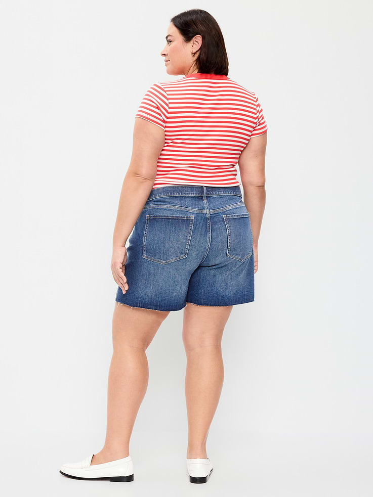 L'image numéro 6 présente Short OG en denim à taille haute à ourlet coupé, entrejambe de 7 cm