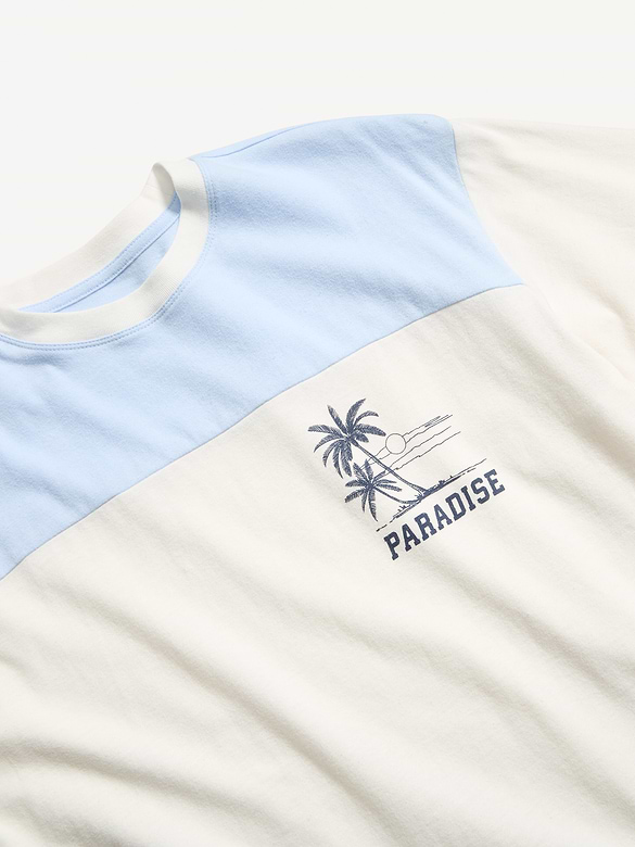 T-shirt ample ras du cou à manches courtes.