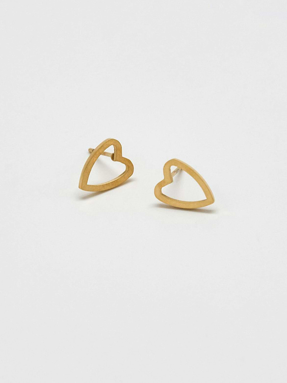 Admiral Row Gold Heart Outline Stud Earrings