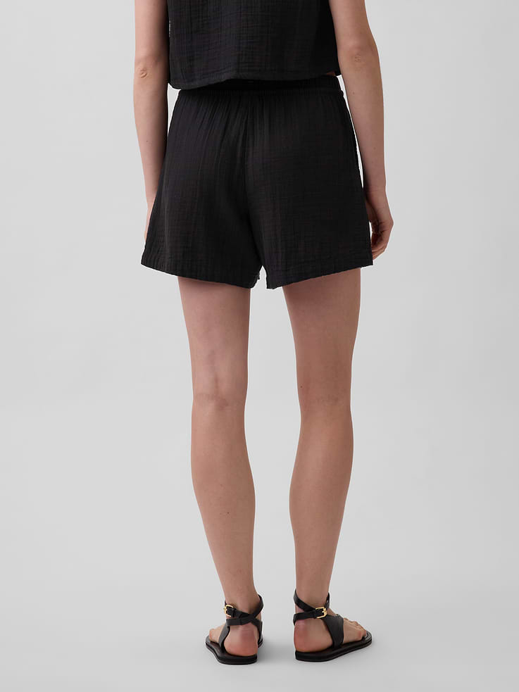 L'image numéro 4 présente Short confort en gaze de coton à taille mi-haute de 10 cm