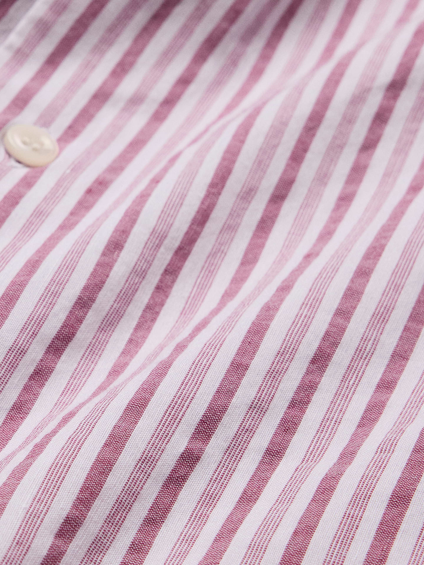 L'image numéro 2 présente Chemise habillée ajustée en lin et coton
