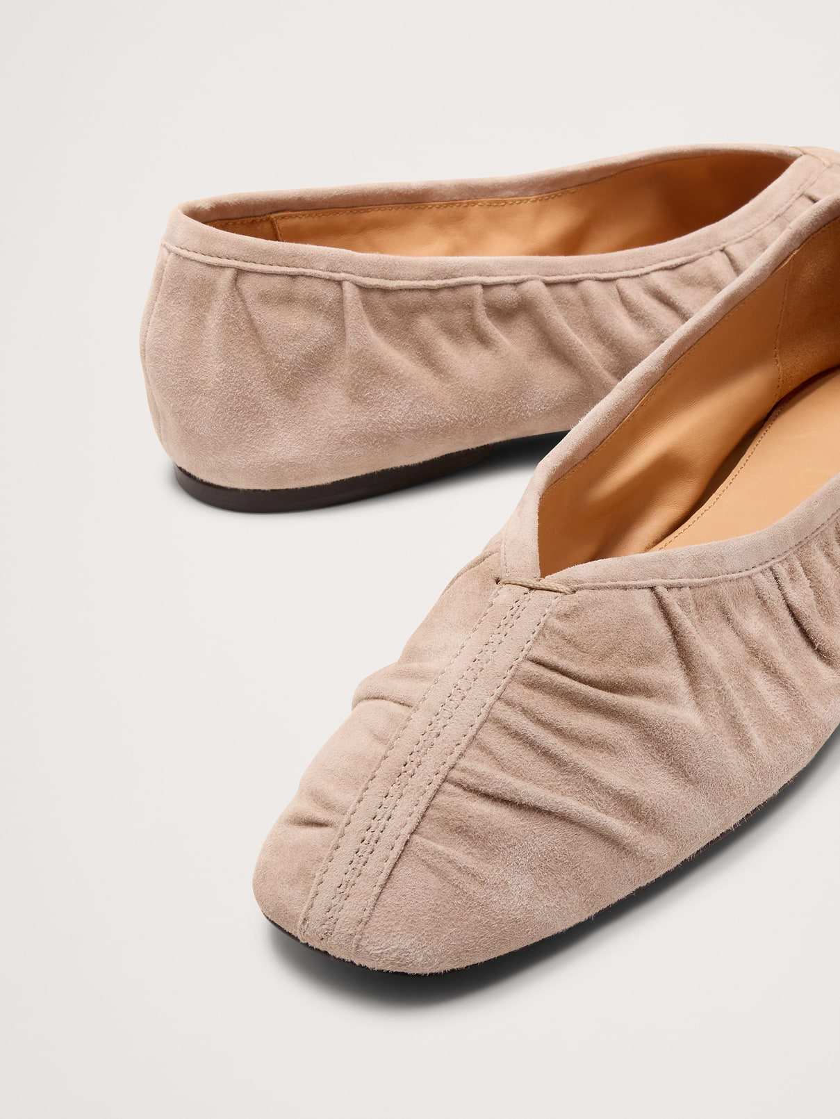 L'image numéro 5 présente Ballerines en suède froncé