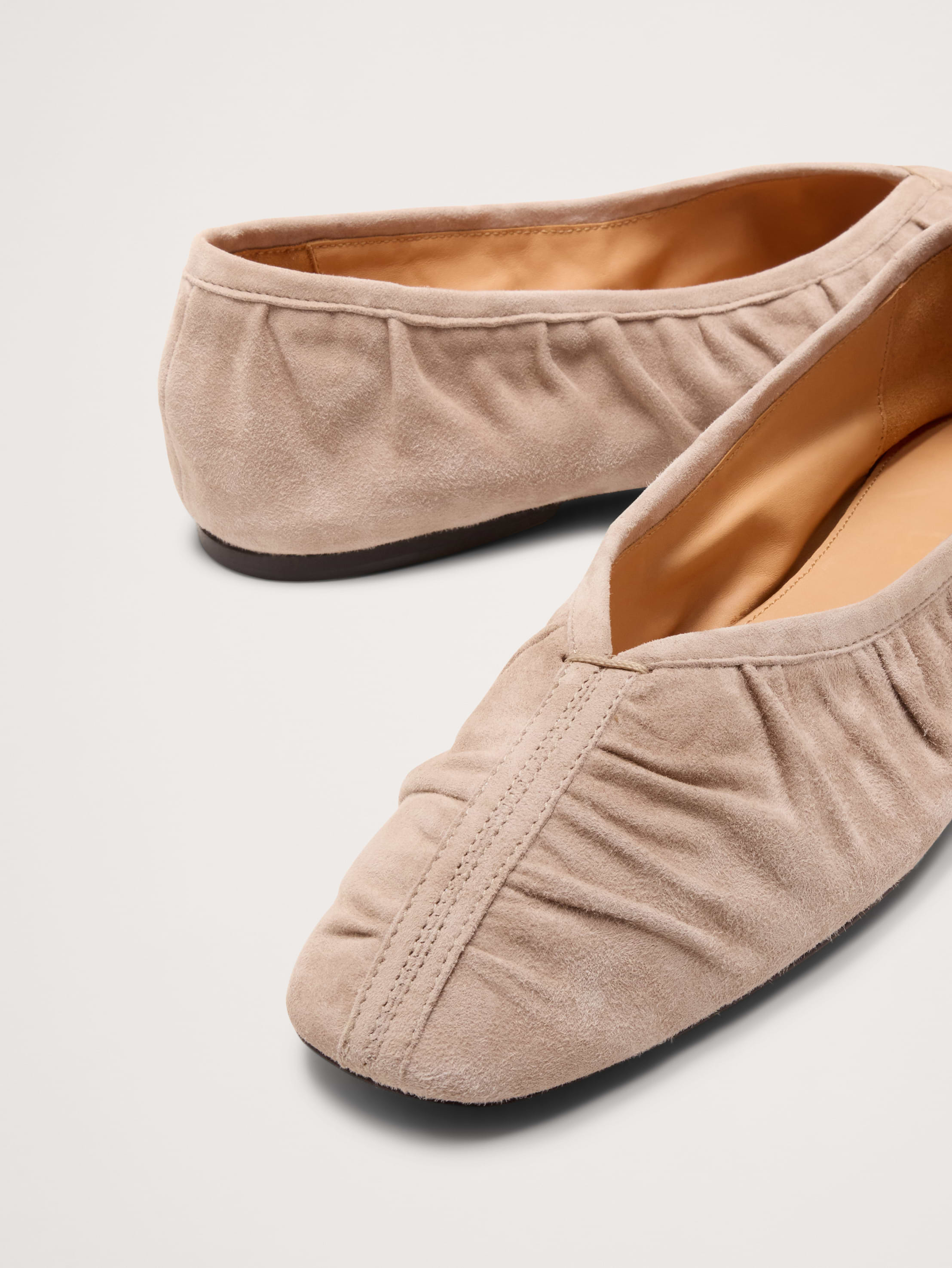 L'image numéro 5 présente Ballerines en suède froncé