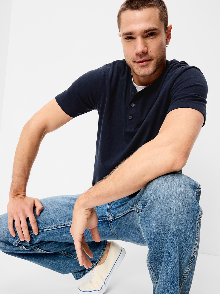 L'image numéro 3 présente T-shirt henley