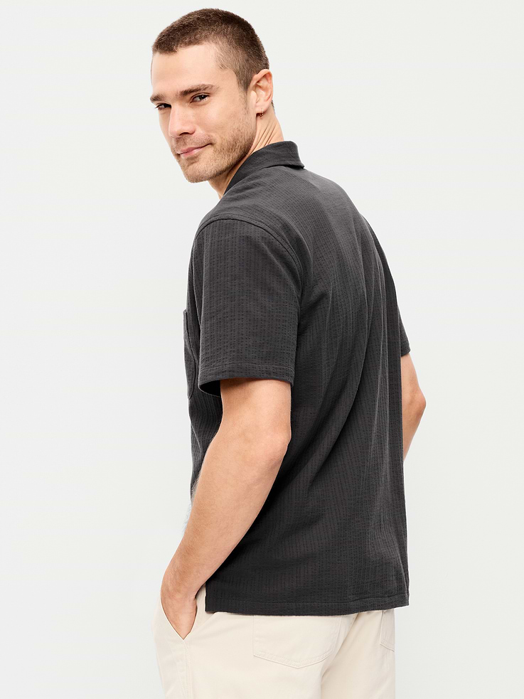 L'image numéro 2 présente Chemise de vacances texturée à manches courtes