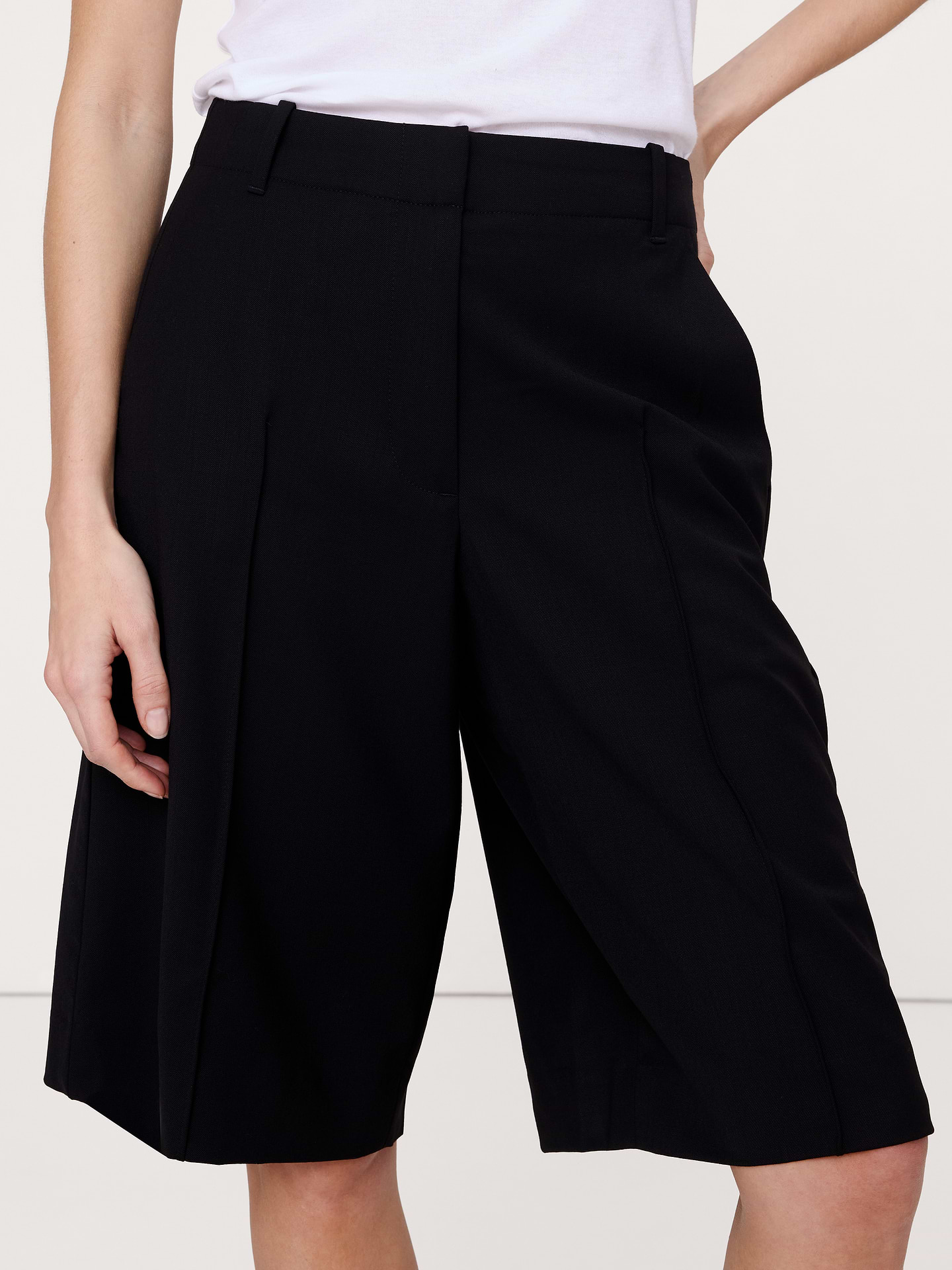 Image number 7 showing, High-Rise Italian Wool Bermuda Short