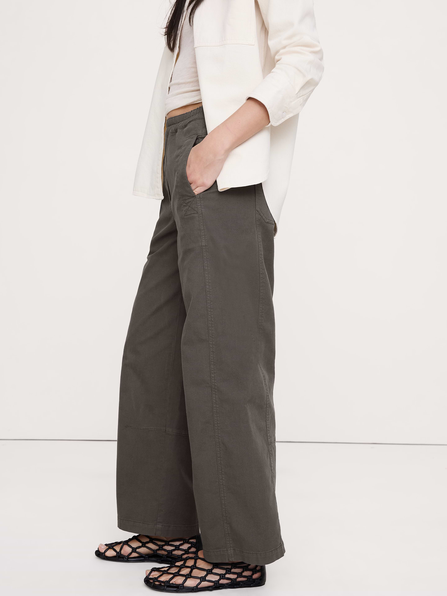 L'image numéro 7 présente Pantalon de peintre décontracté à taille mi-basse extensible