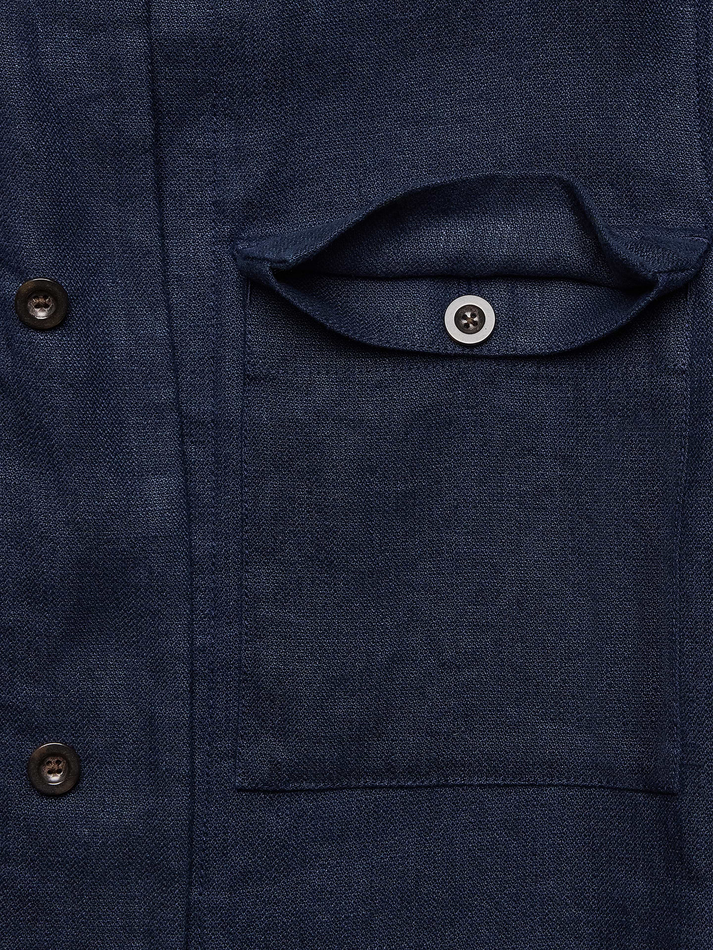 L'image numéro 6 présente Veste-chemise à quatre poches en lin