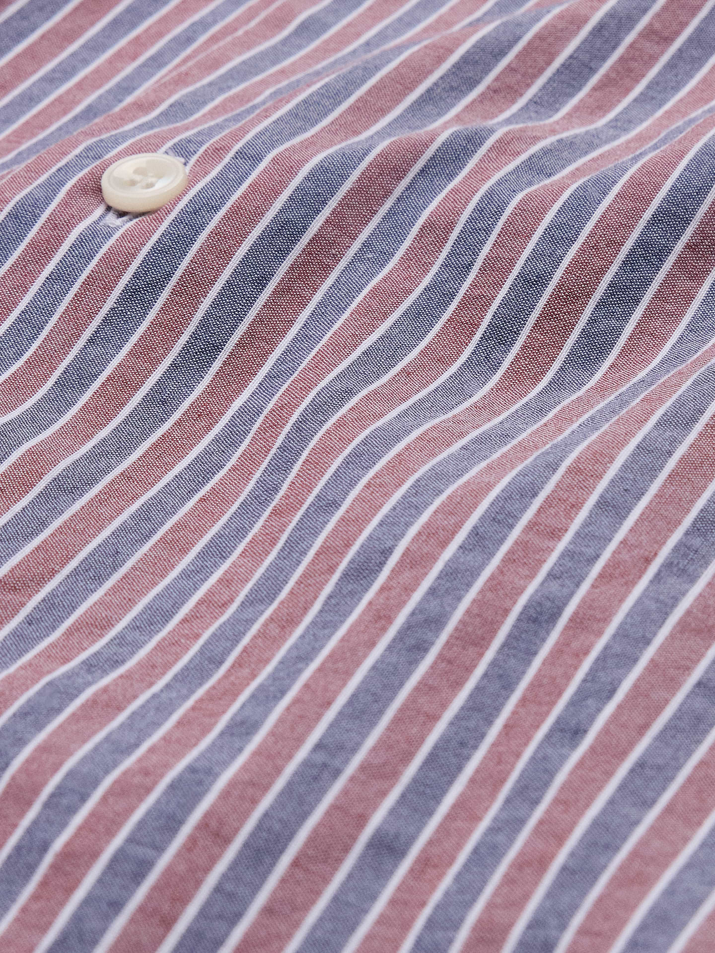 L'image numéro 2 présente Chemise habillée ajustée en lin et coton