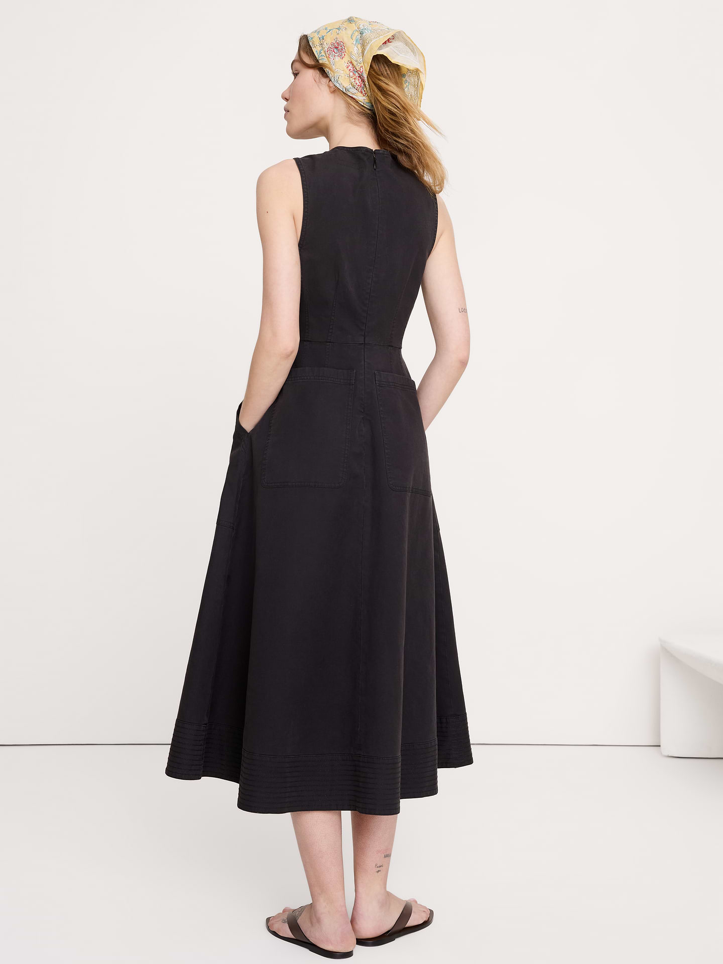 L'image numéro 3 présente Robe longue en toile de coton avec poche Utilitaire