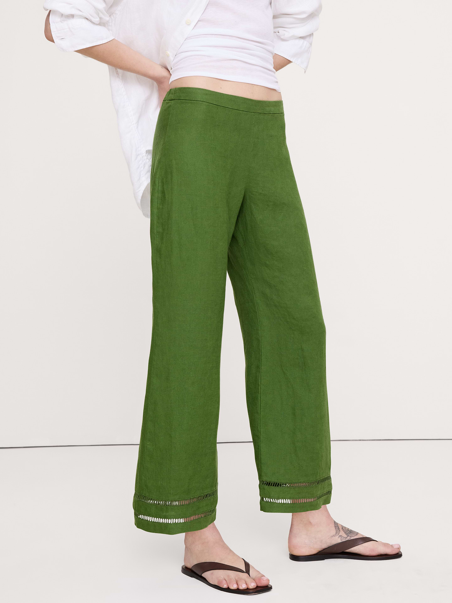 Image number 4 showing, Mid-Rise Kick-Flare Linen Ankle Pant