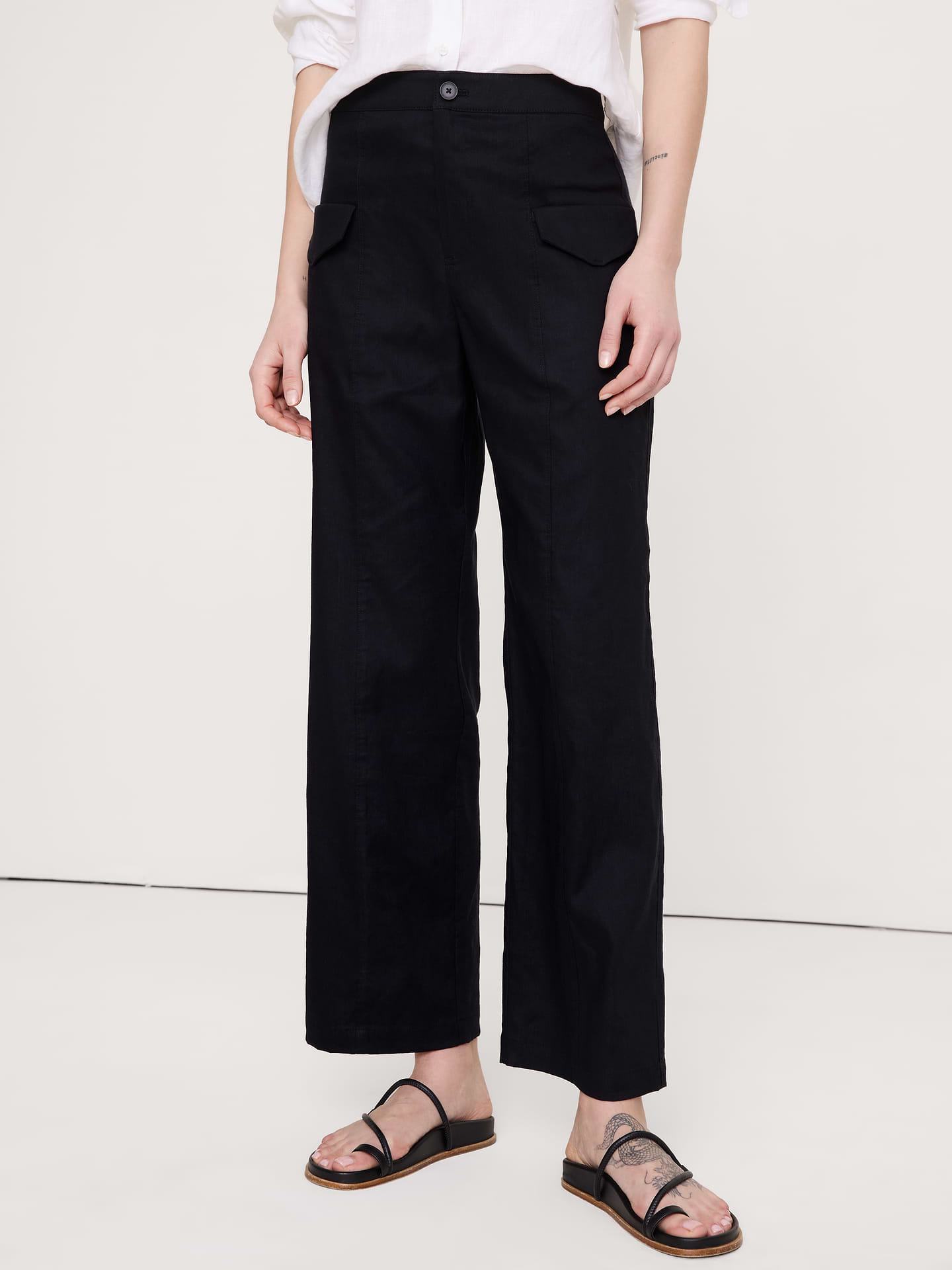 L'image numéro 4 présente Pantalon utilitaire droit à taille haute en lin et viscose extensible
