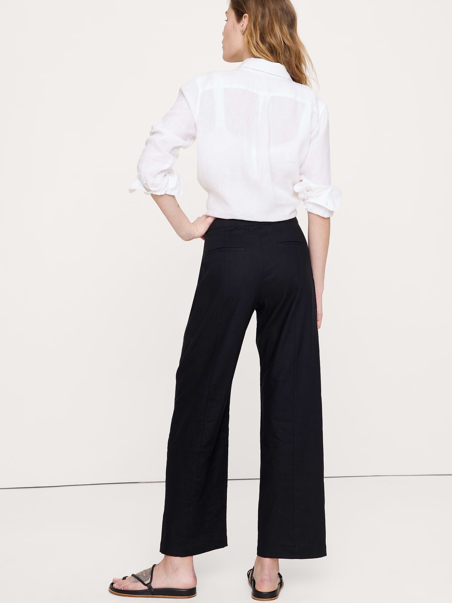 L'image numéro 3 présente Pantalon utilitaire droit à taille haute en lin et viscose extensible
