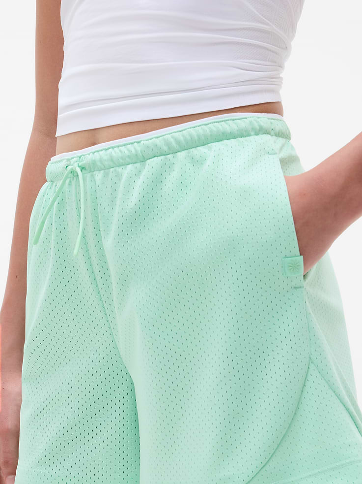 Image number 4 showing, Athleta Girl Gamechanger Mesh 4" Short