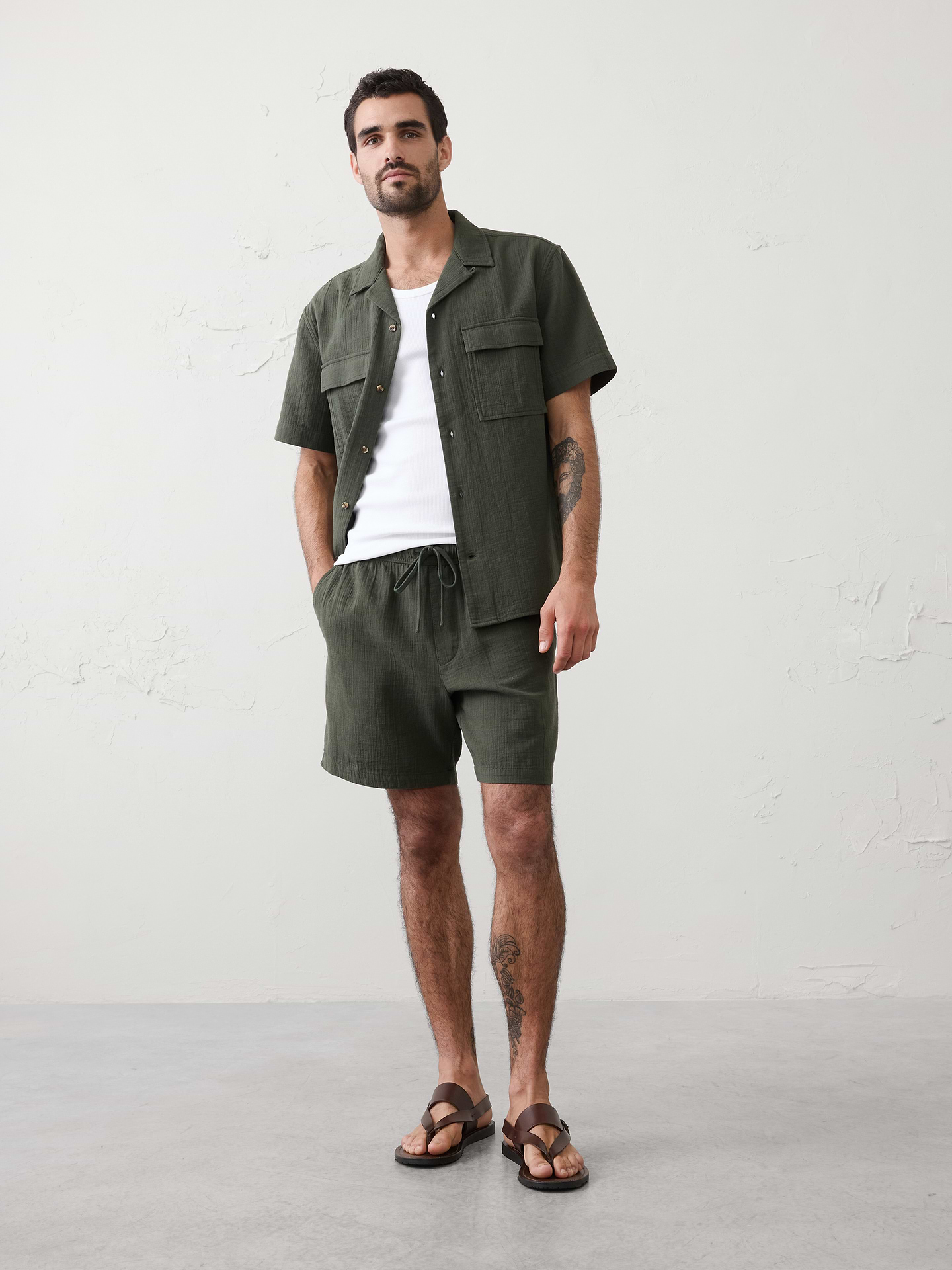 L'image numéro 1 présente Chemise de vacances à double tissage coupe standard