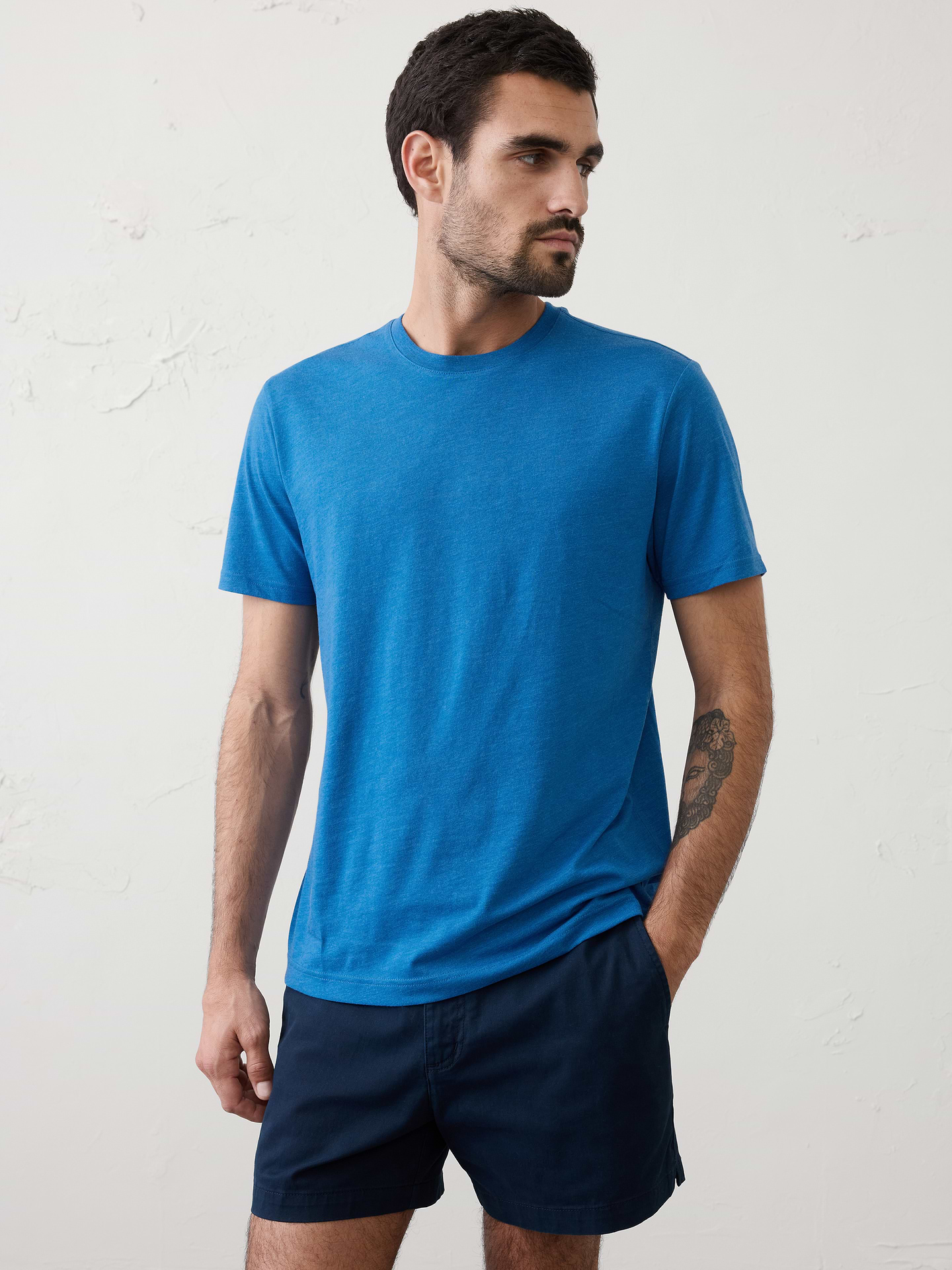 L'image numéro 1 présente T-shirt de qualité supérieure ras du cou de coupe standard