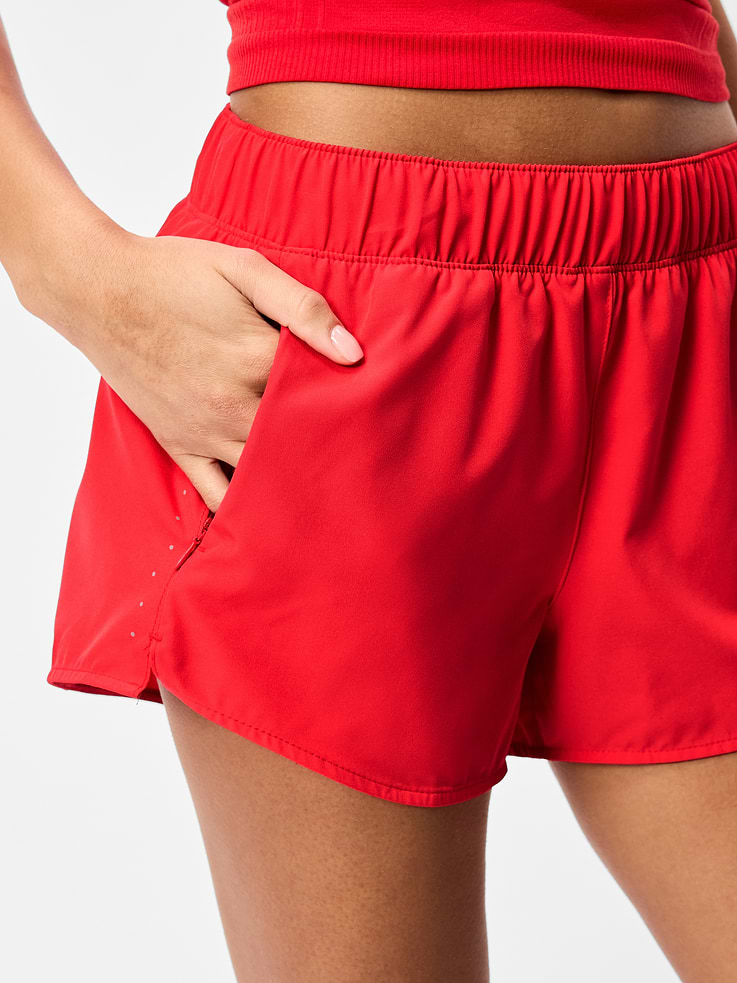 L'image numéro 3 présente Short de course StretchTech à taille mi-basse, entrejambe de 7,5 cm