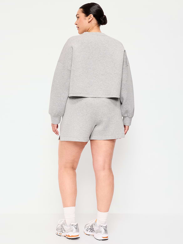 Short à taille haute en molleton raffiné, entrejambe de 12,5 cm