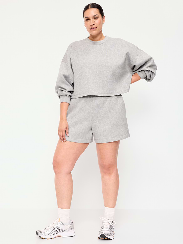 Short à taille haute en molleton raffiné, entrejambe de 12,5 cm