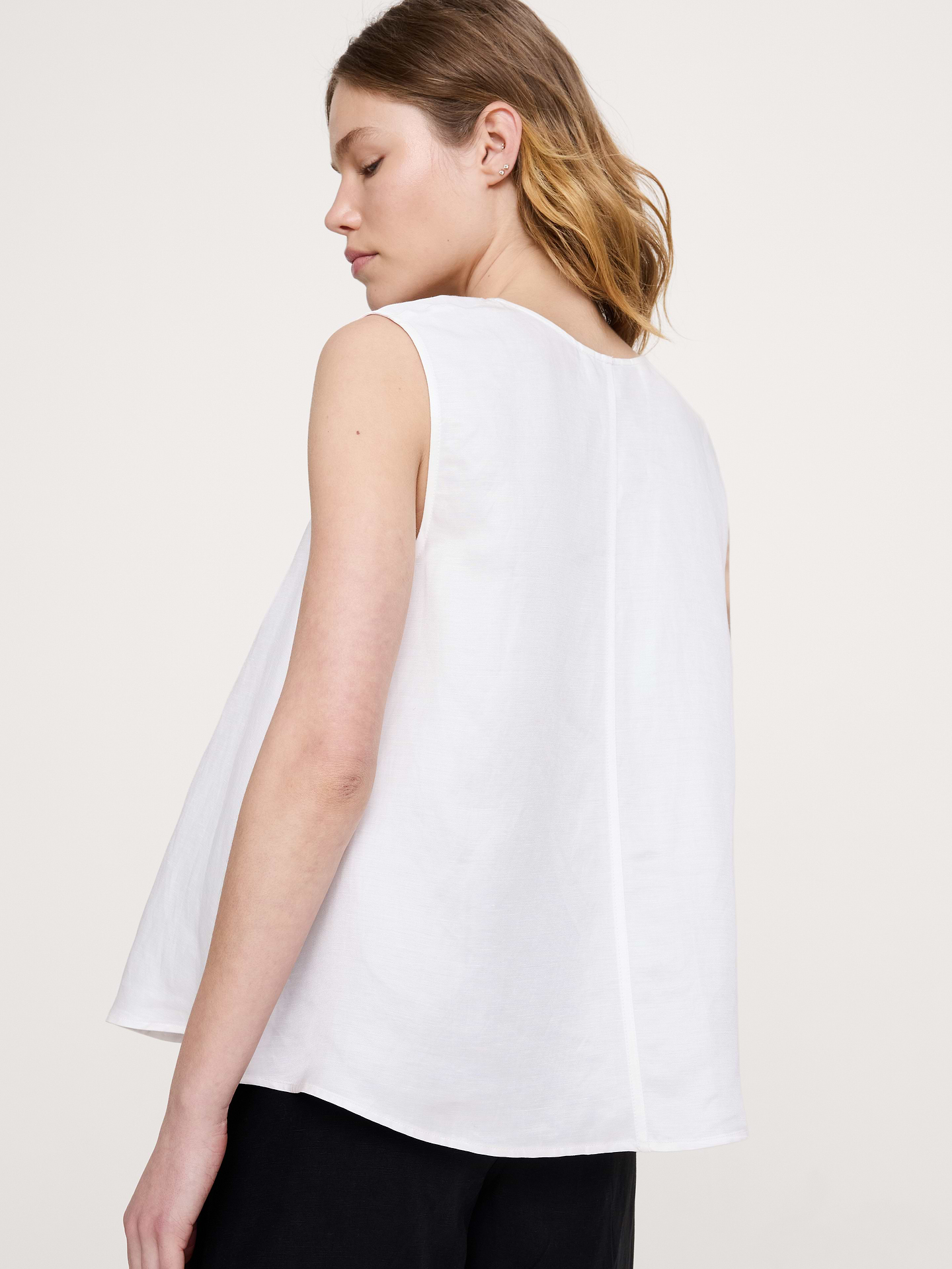 Image number 8 showing, Viscose-Linen Scoop-Neck Tank