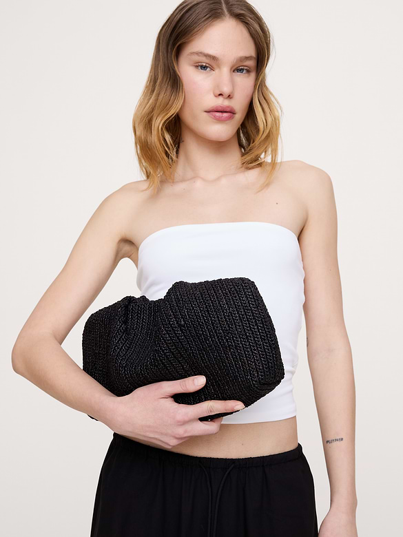 Pochette en raphia