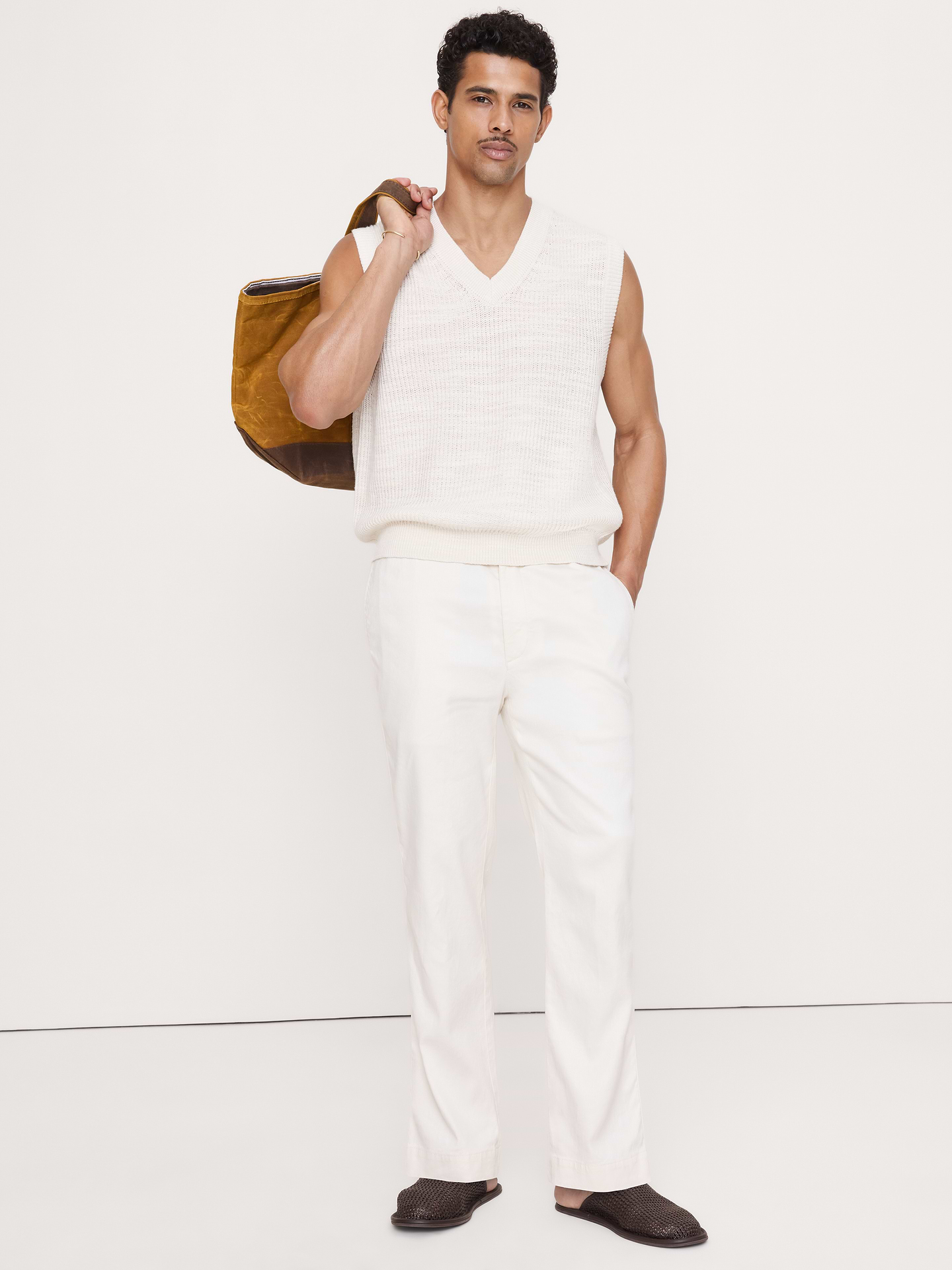 L'image numéro 1 présente Pantalon droit à taille extensible en lin et coton italien