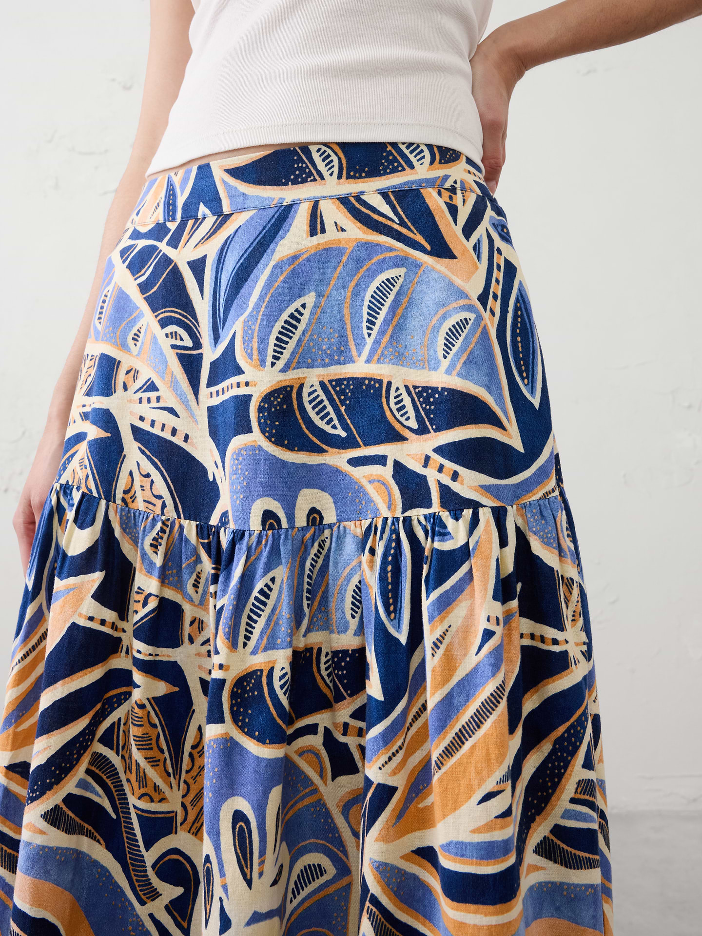 Image number 3 showing, Linen-Blend Tiered Midi Skirt