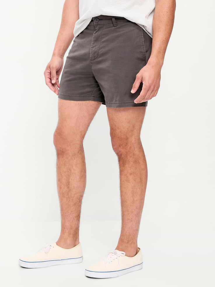 L'image numéro 2 présente Short Chino étroit Première nécessité à extensibilité intégrée, entrejambe de 5 cm