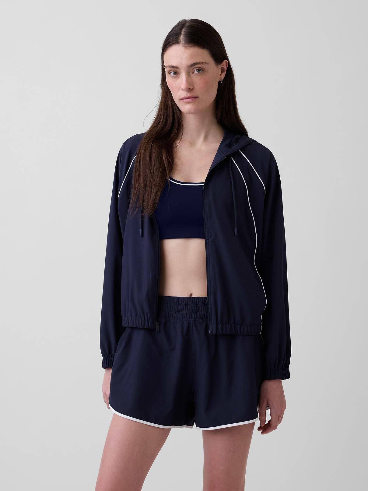 L'image numéro 1 présente Veste à capuchon à glissière GapFit Tech