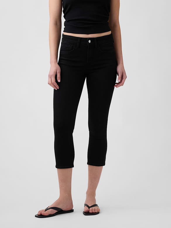 Mid Rise Universal Capri Jeans