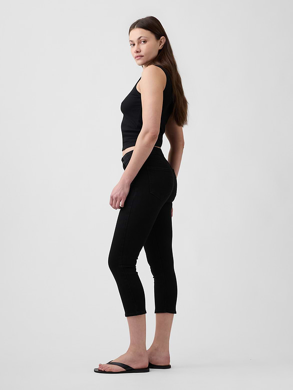 Mid Rise Universal Capri Jeans