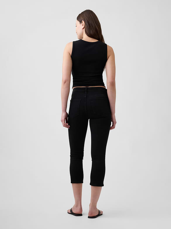 Mid Rise Universal Capri Jeans