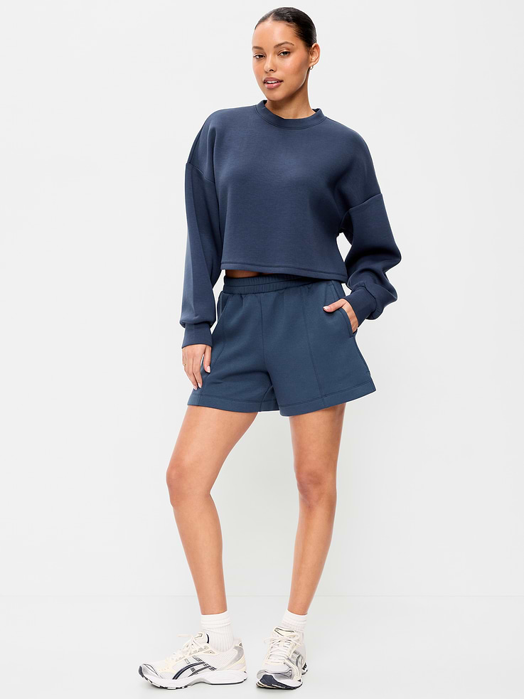 L'image numéro 1 présente Short à taille haute en molleton raffiné, entrejambe de 12,5 cm