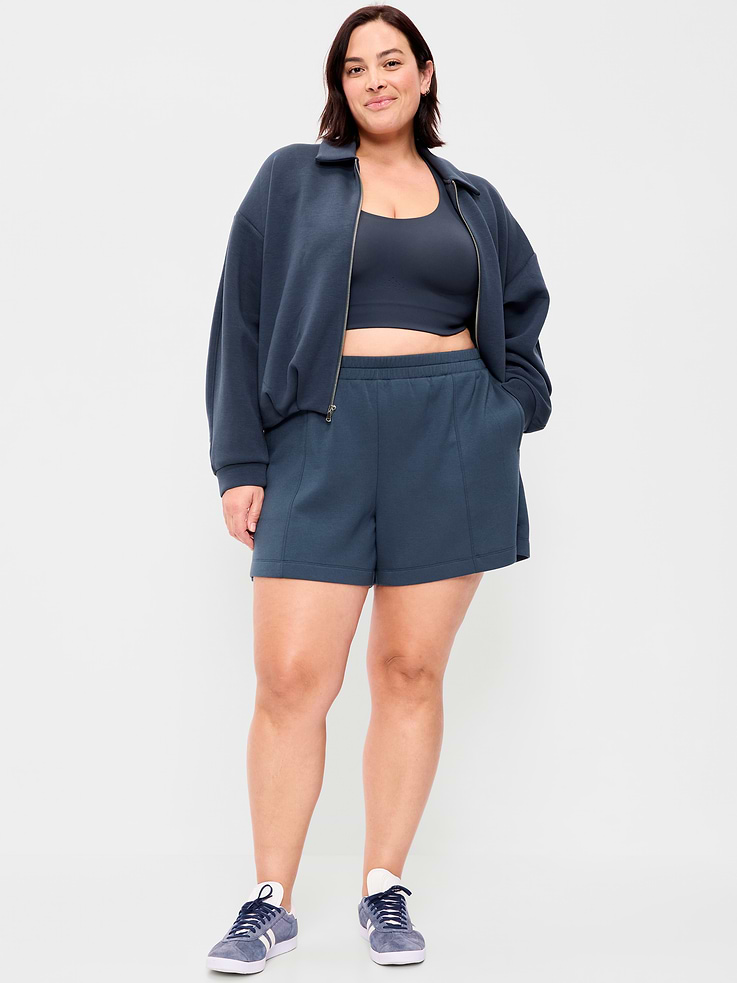 L'image numéro 6 présente Short à taille haute en molleton raffiné, entrejambe de 12,5 cm