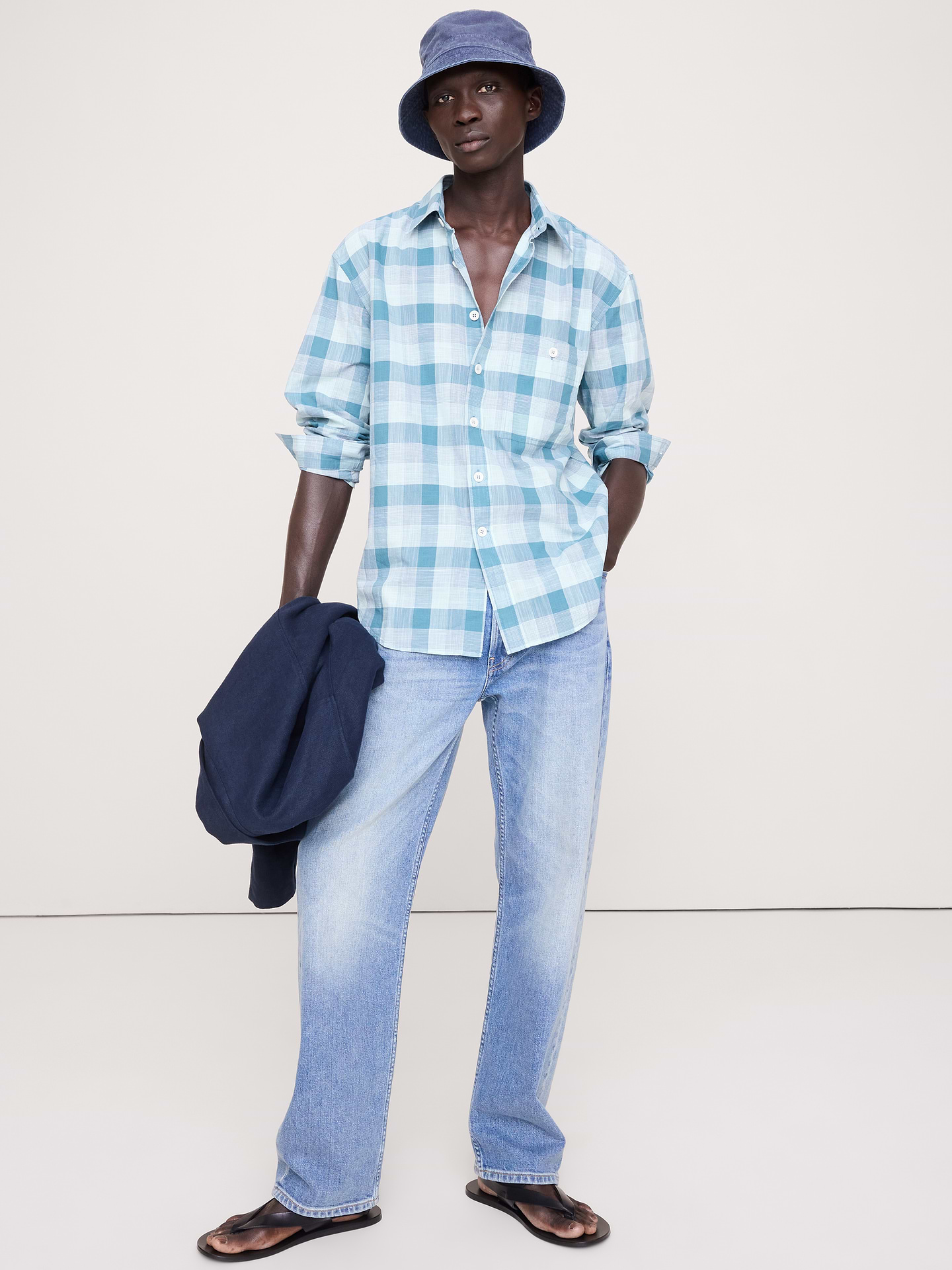 L'image numéro 1 présente Chemise décontractée en coton d’été léger