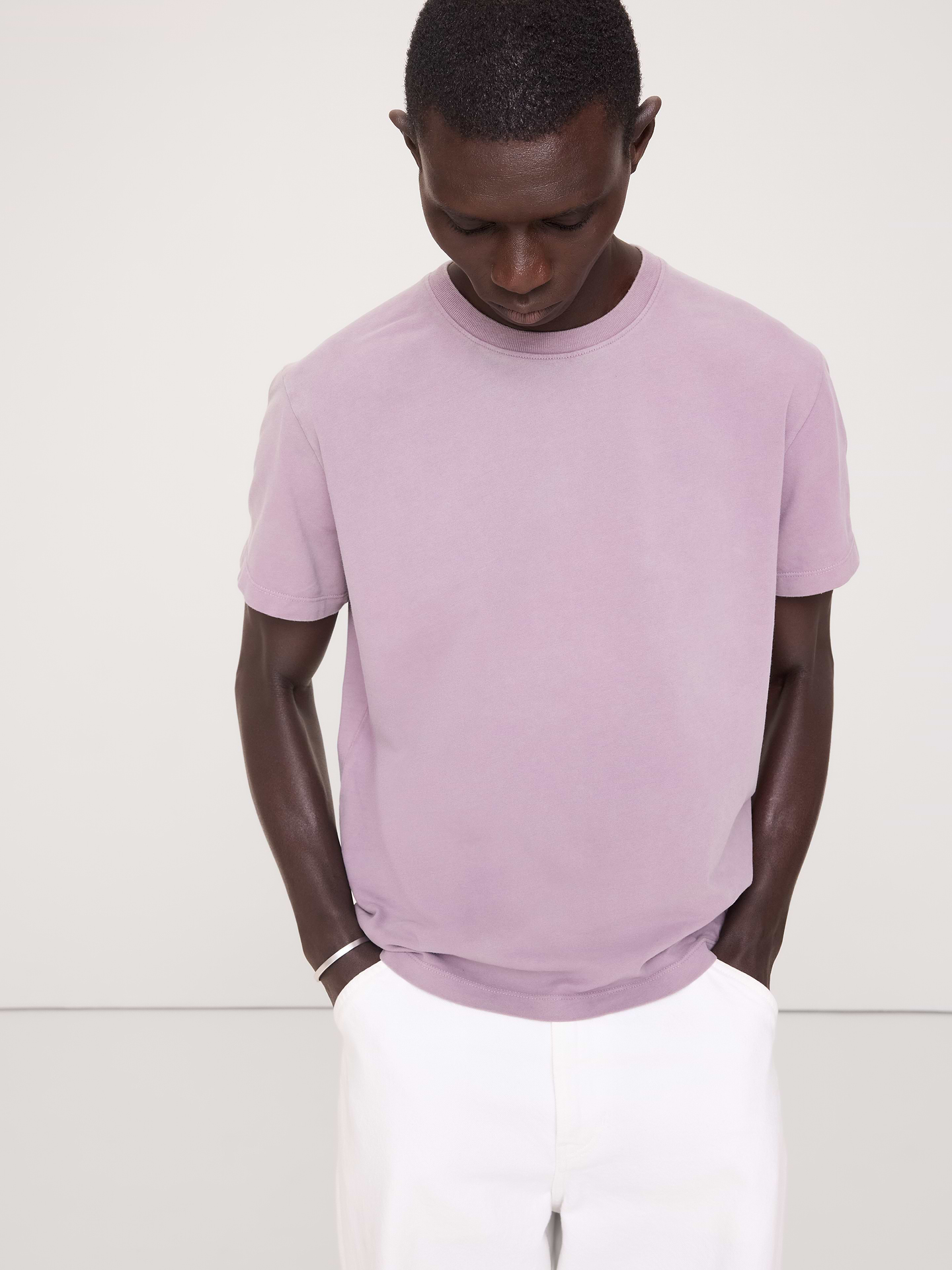 L'image numéro 1 présente T-shirt ras du cou en coton suédé