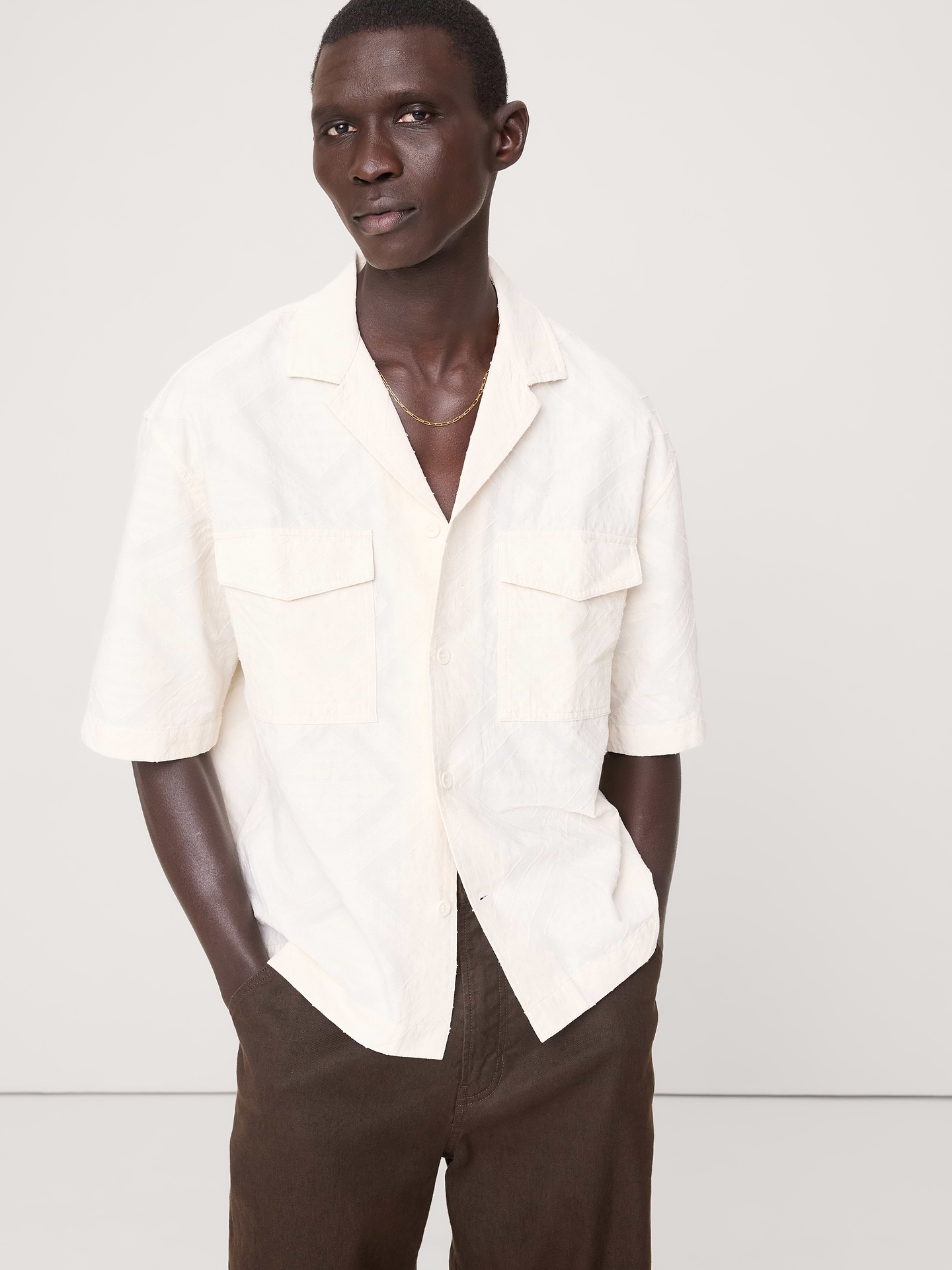 L'image numéro 1 présente Chemise de vacances décontractée en jacquard de coton
