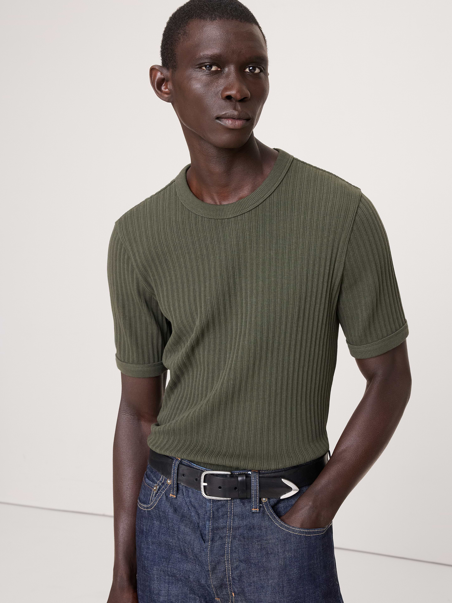 L'image numéro 1 présente T-shirt ras du cou en coton extensible côtelé