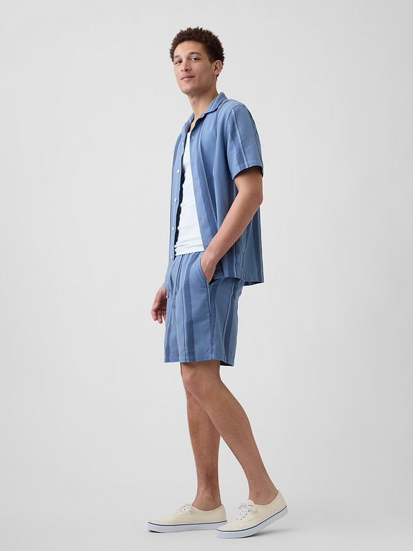 7" Easy Textured Stripe Shorts