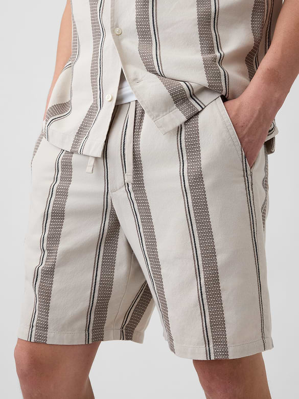 7" Easy Textured Stripe Shorts