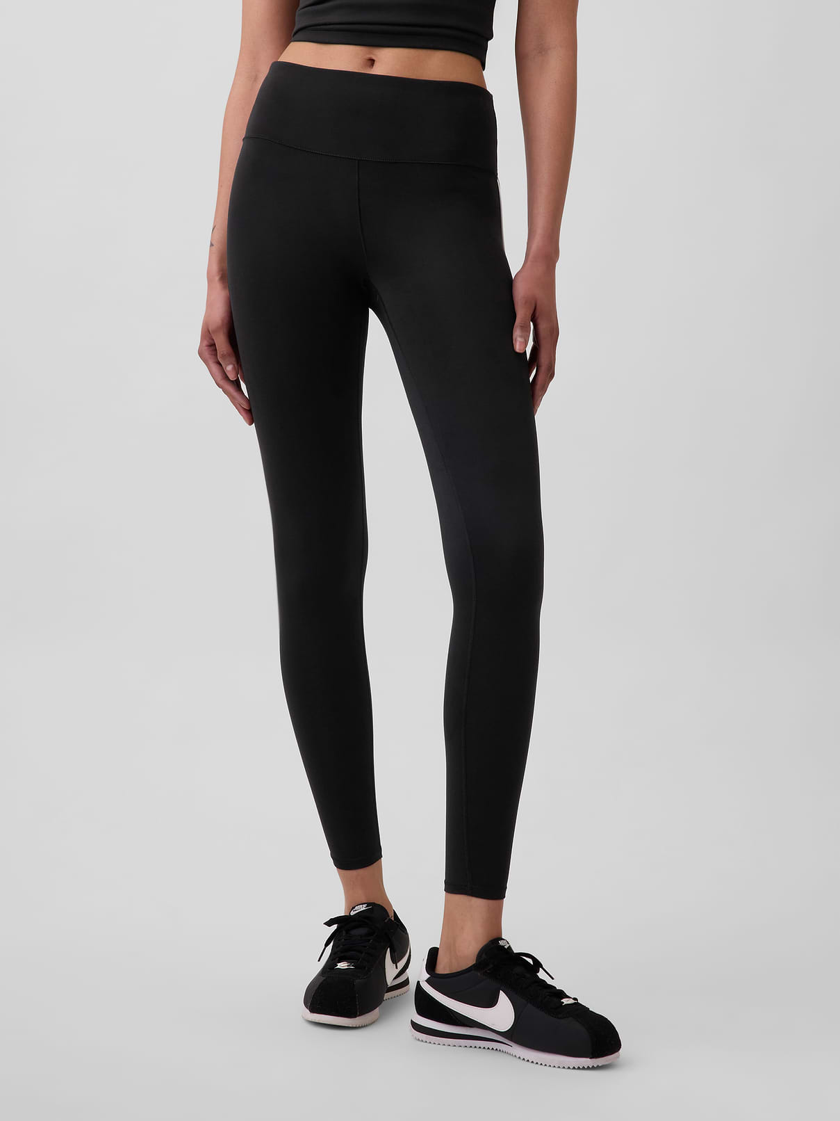 L'image numéro 2 présente Legging doux à taille haute GapFit