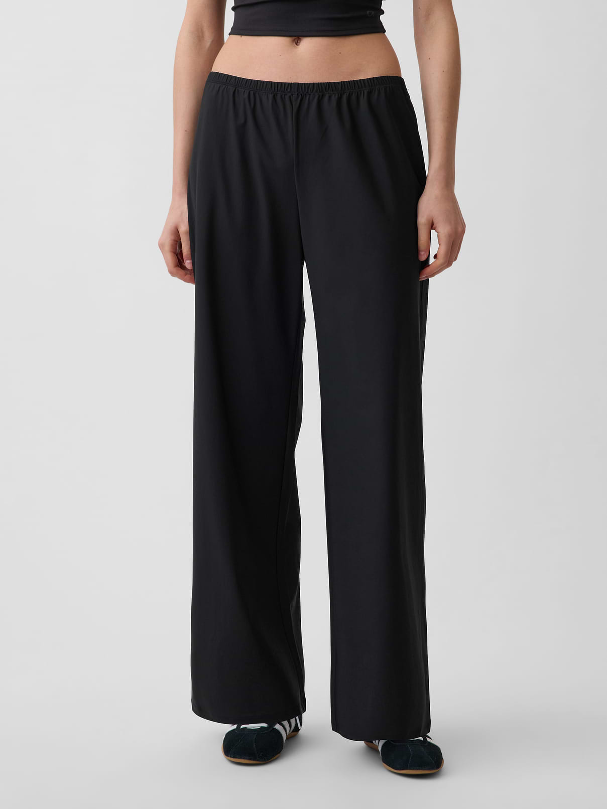 Image number 2 showing, GapFit Tech Low Rise Relaxed Easy Pants