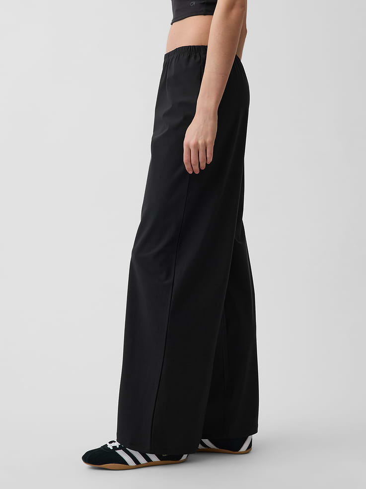 Image number 3 showing, GapFit Tech Low Rise Relaxed Easy Pants