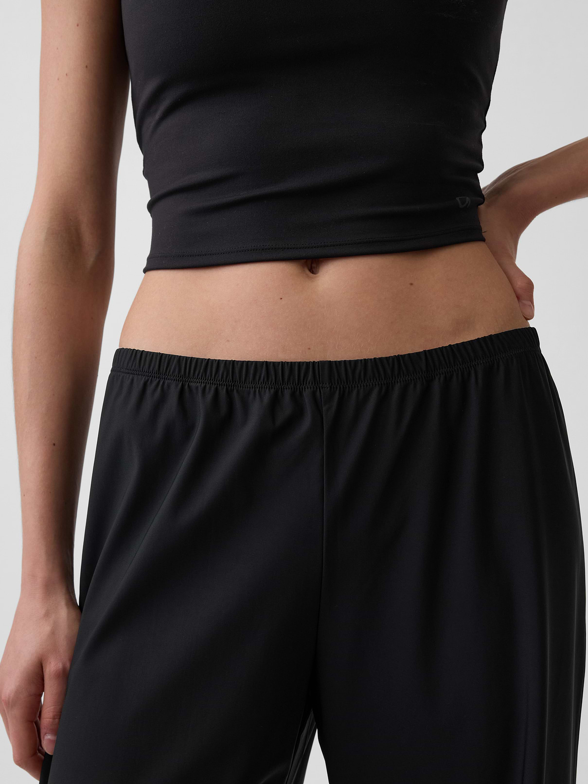 Image number 5 showing, GapFit Tech Low Rise Relaxed Easy Pants