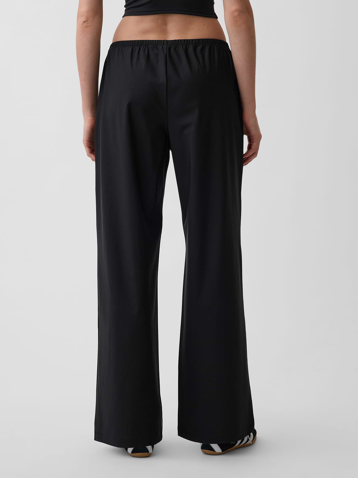 Image number 4 showing, GapFit Tech Low Rise Relaxed Easy Pants