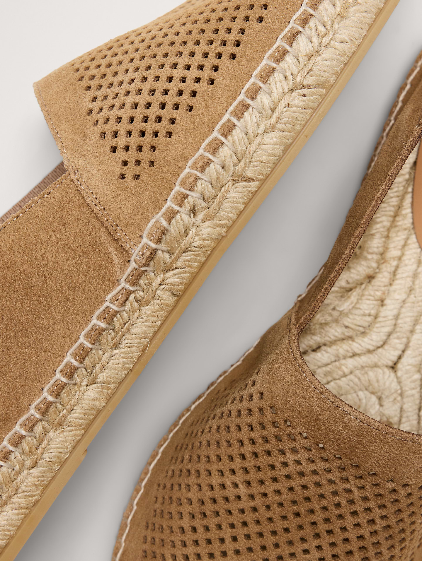 L'image numéro 6 présente Espadrilles en suède