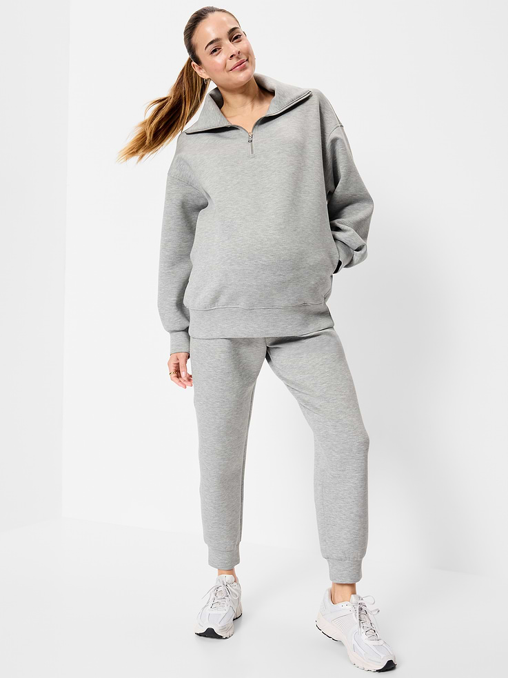 L'image numéro 3 présente Pantalon de jogging en molleton raffiné à taille rabattable de maternité